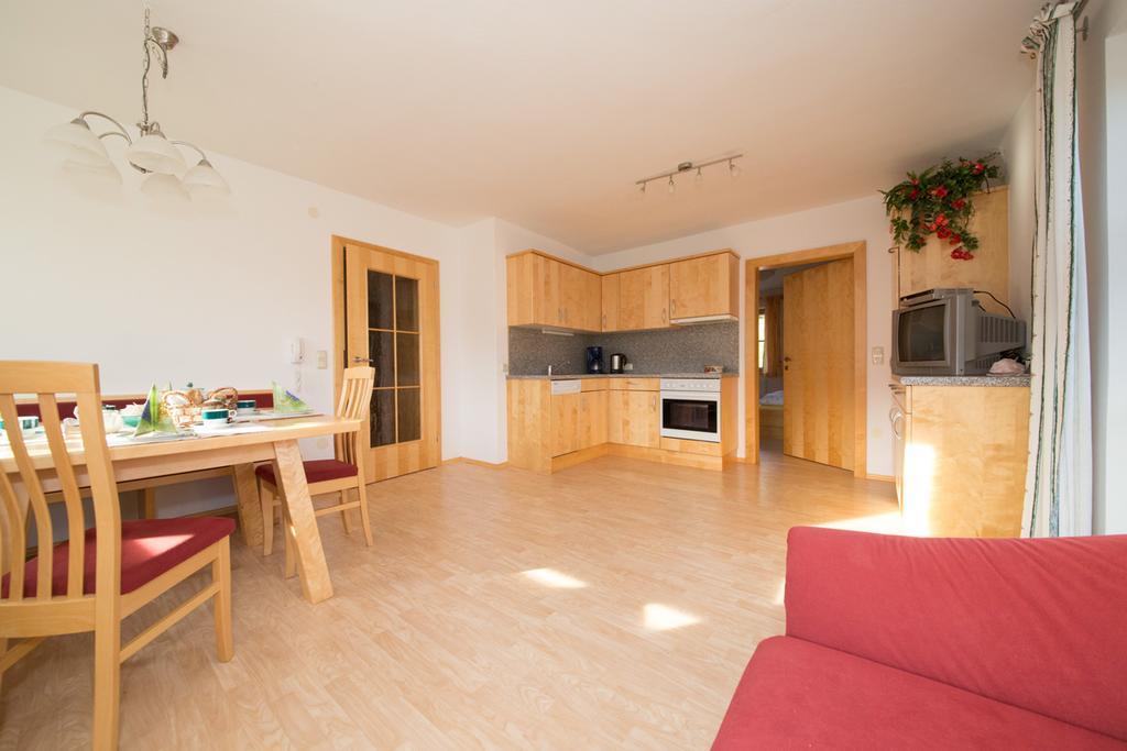 Bio-Bauernhof Einberghof Apartment Pfarrwerfen Phòng bức ảnh